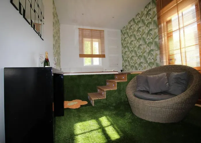 Dom wakacyjny Sauna Et Jacuzzi - Les Mille Et Nuits - 2km